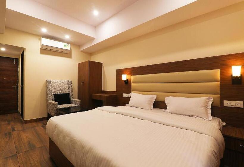 Fabhotel Blueark