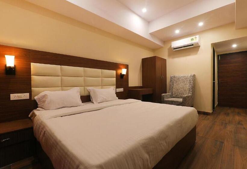 Fabhotel Blueark