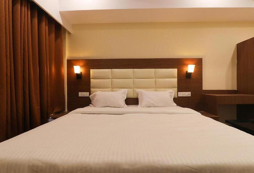 Fabhotel Blueark