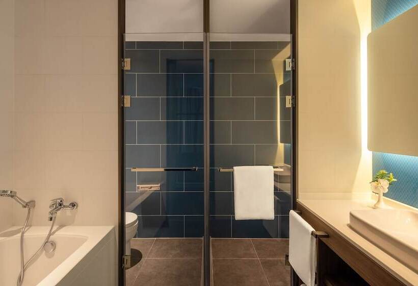 هتل Holiday Inn & Suites Qingdao Jinshui, An Ihg