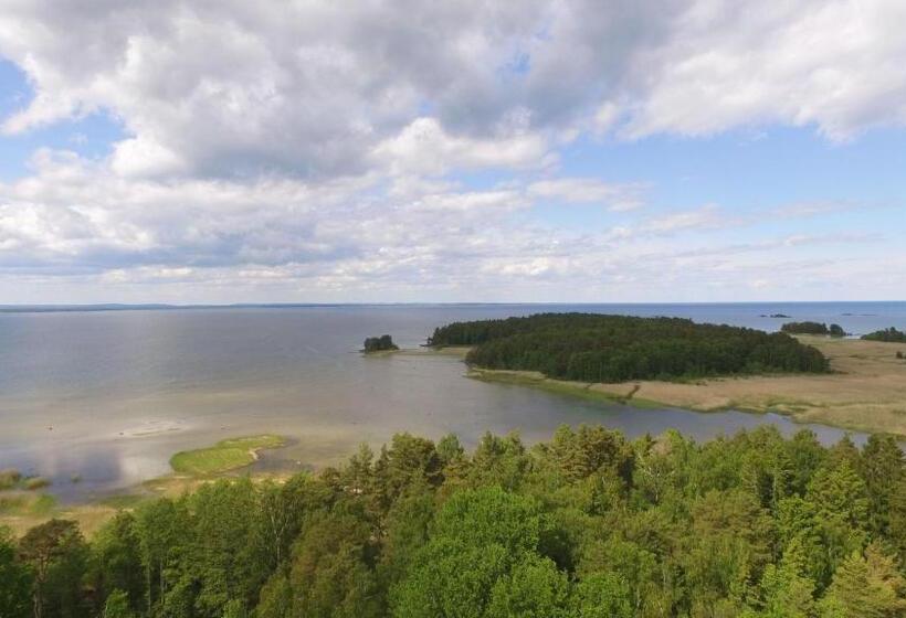 Cozy And Rural Holiday Accommodation 150 Meters From Lake Vanern