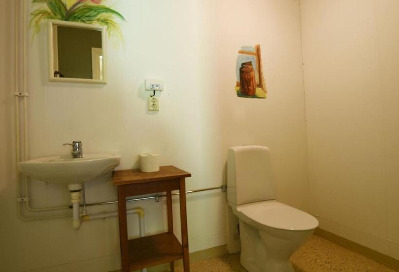 Cozy And Rural Holiday Accommodation 150 Meters From Lake Vanern