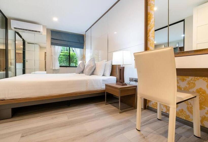 Nayang Beach Brand New Executive Luxury Condo