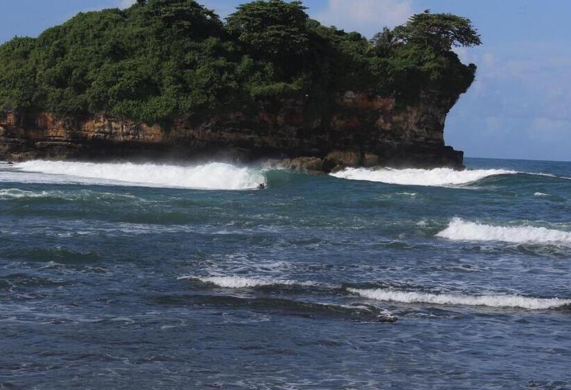 بنسيون Harry S Ocean House Watukarung Homestay