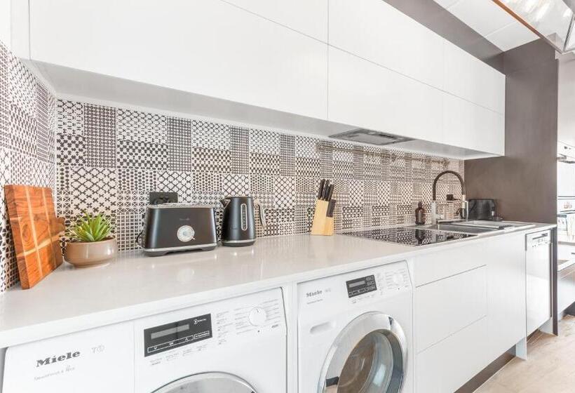 Stunning Views At Alex Heads, 2 Br Stylish Apt