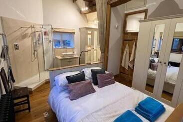 The Horners   Log Burner, Cheshire Village, Parking, Walks, Aga, Dogs