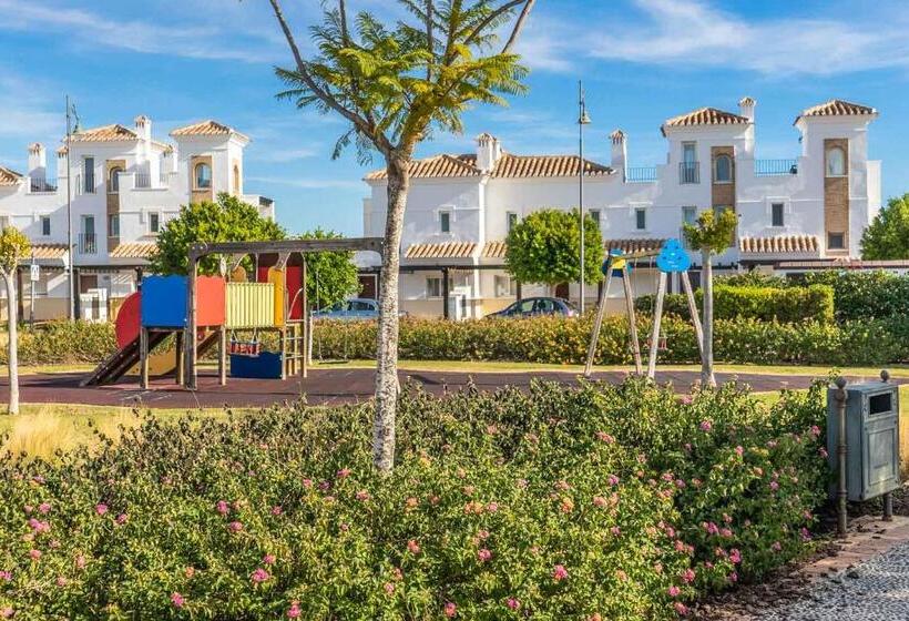 First Floor Apartment Near The Town Centre   Aa511lt