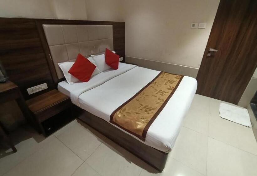 هتل Regal Inn Andheri   Nearest Mumbai Airport T1