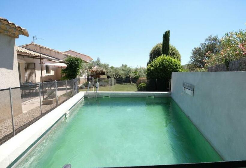 Nice Villa With Heated Swimming Pool, In The Center Of The Village Of Aureille, 8 Persons, Near Baux