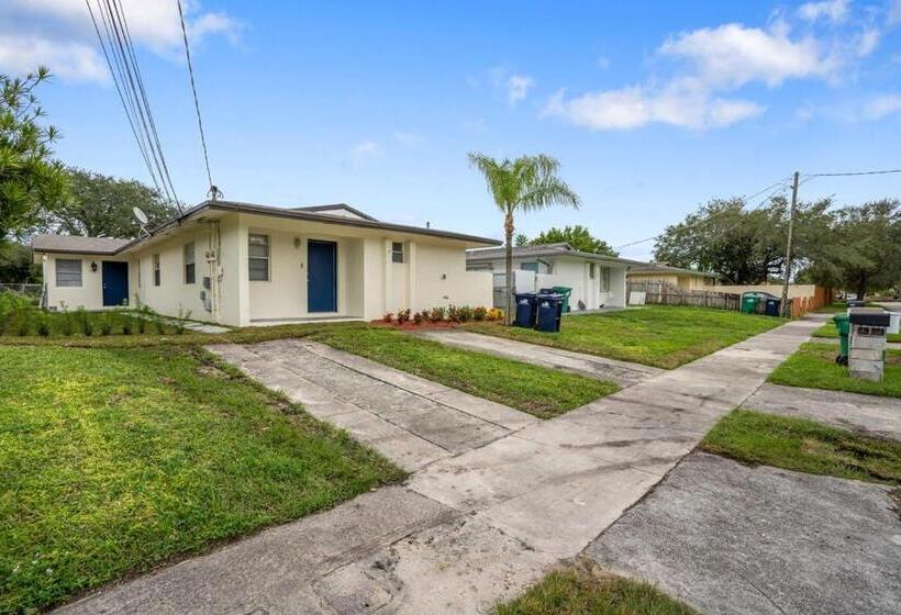 Blue Door Duplex Renovated Parking And Designed