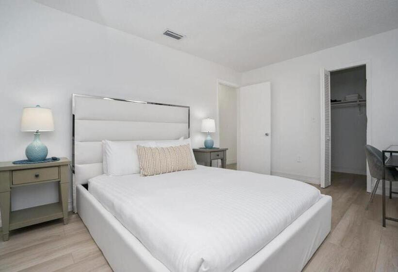 Blue Door Duplex Renovated Parking And Designed