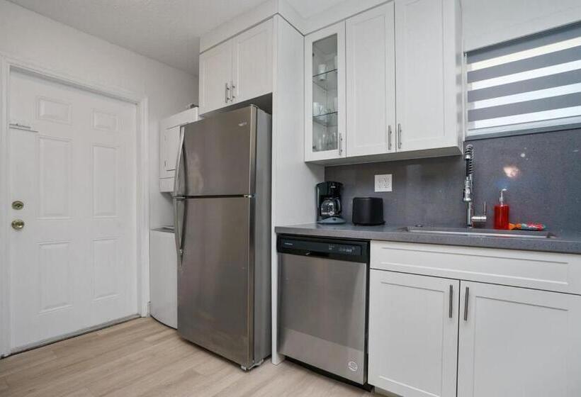 Blue Door Duplex Renovated Parking And Designed