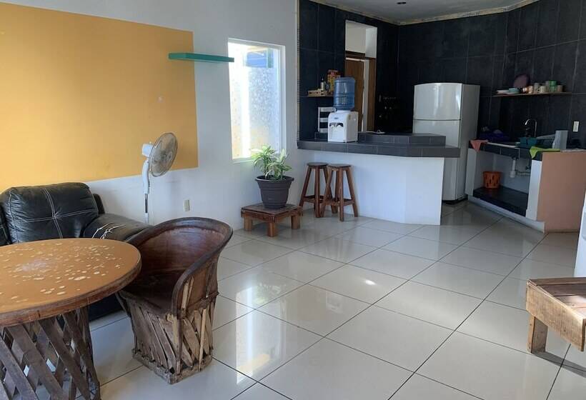پانسیون Brisamar Guesthouse