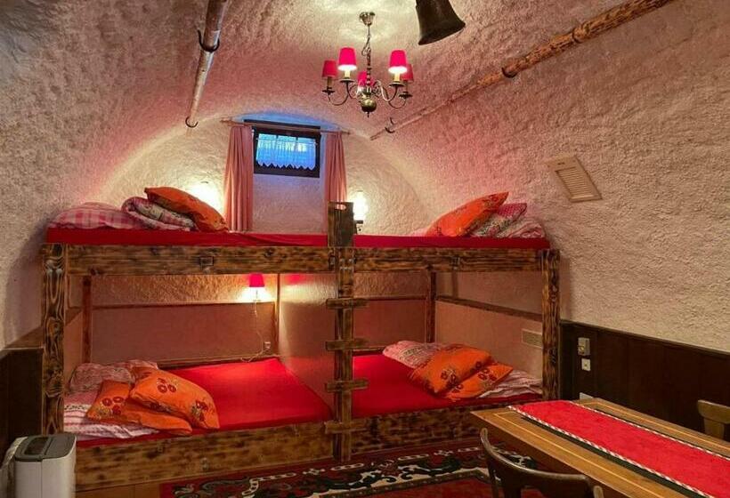 Общежитие Casa Job   Gasthaus   Sauna, Whirlpool   Trun