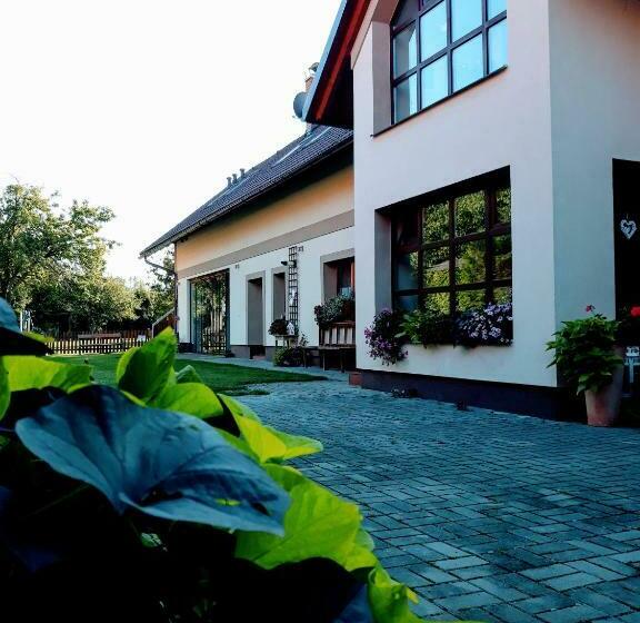 Общежитие Dvoupokojový Apartmán S Kuchyňským Koutem