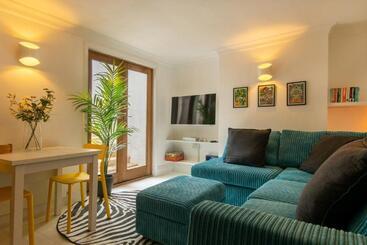 Newly Refurbished Stylish Apartment 5 Minutes From Station W Garden