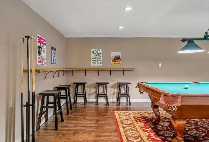The Sleeping Moose I Fireplace I Pool Table I Tv