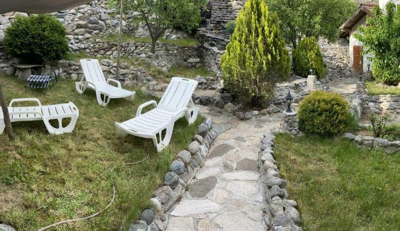 Pension (Hôtel basse catégorie) къща дьовлень/house Dyovlen