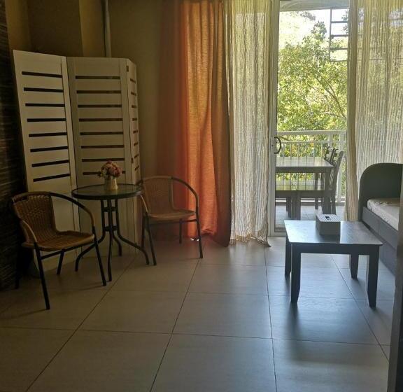 پانسیون Pico De Loro Staycation