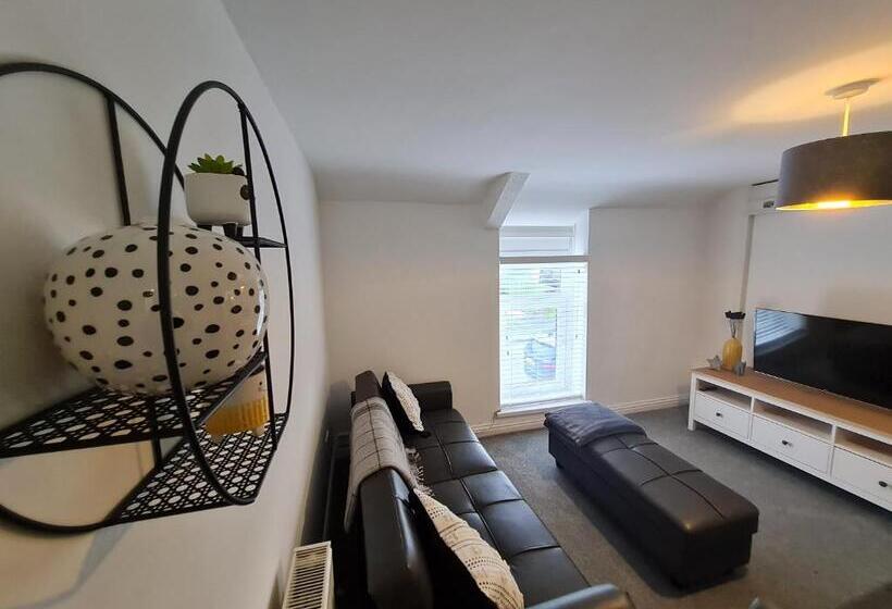 Perfect Location 3 Bed Serviced Apartment With Bike Storage For Bpw. Close To Brecon Beacons