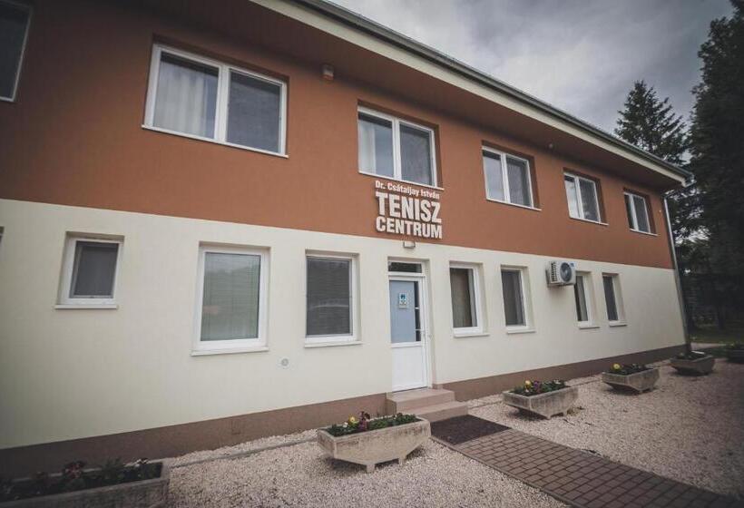 تختخواب و صبحانه Tenisz Panzió   Baja