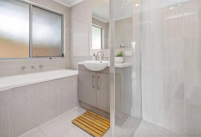 Jo S Sanctuary 4 Bdrms Sleeps 10 Beach & Scrub