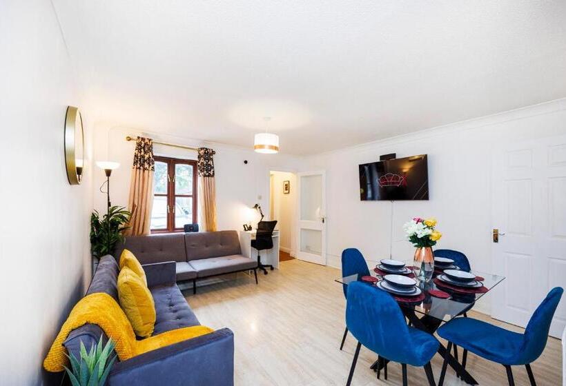 Lovely 2 Bd Hse With Parking Near Excel