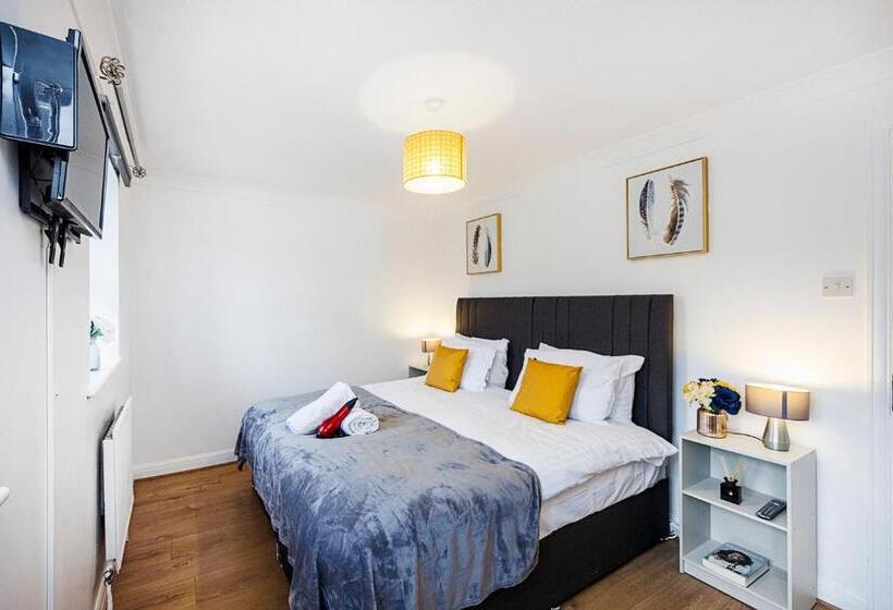 Lovely 2 Bd Hse With Parking Near Excel