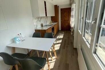 Moderne Einzigartige Wohnung In Altdorf