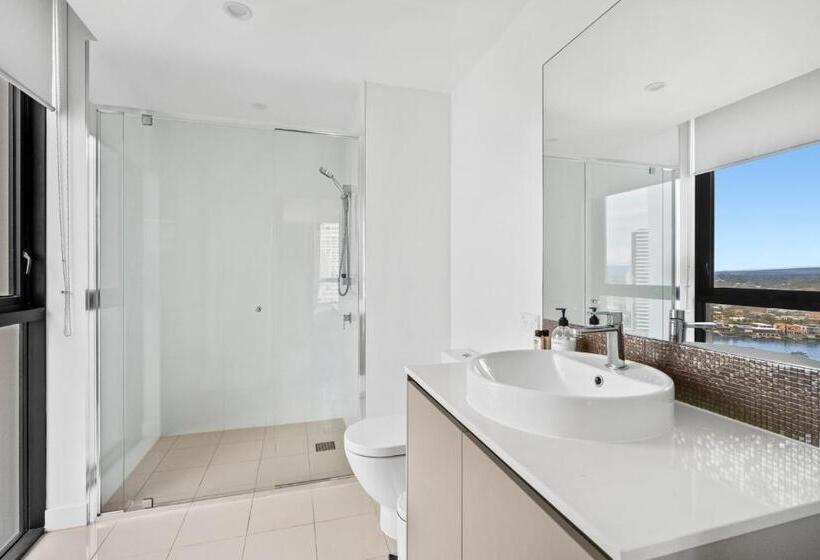 Rhapsody Surfers Paradise Beachfront Sleeps 6   Optimise Bnb