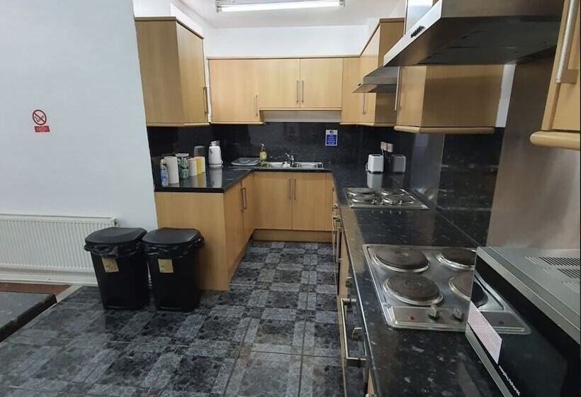 هاستل Sangha Halls