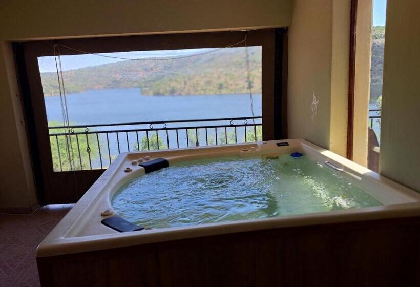 Fish Eagle Manor, Warmbaths