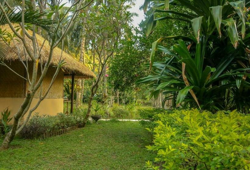 هتل Lendang Eco Lodge