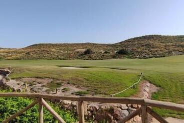 Luminoso Y Tranquilo Apartamento Con Jardin En Campo De Golf Valle Del Este