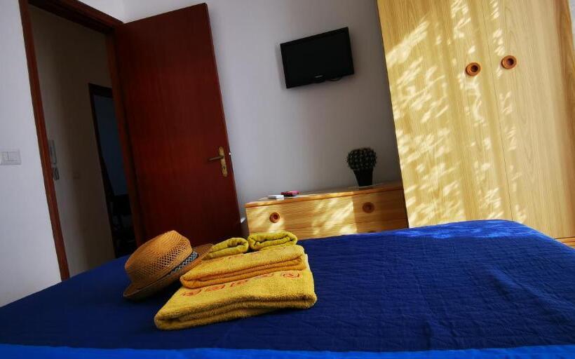 Rooms Guitgia