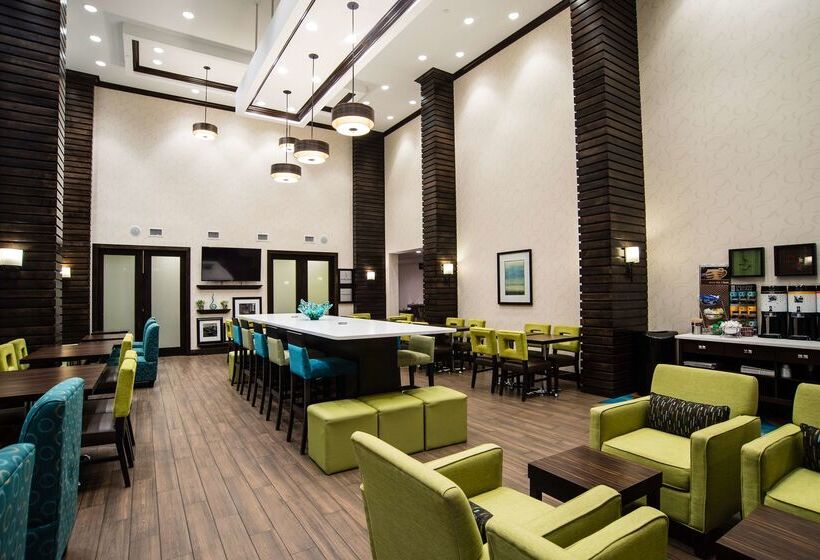 هتل Hampton Inn & Suites By Hilton Regina East Gate