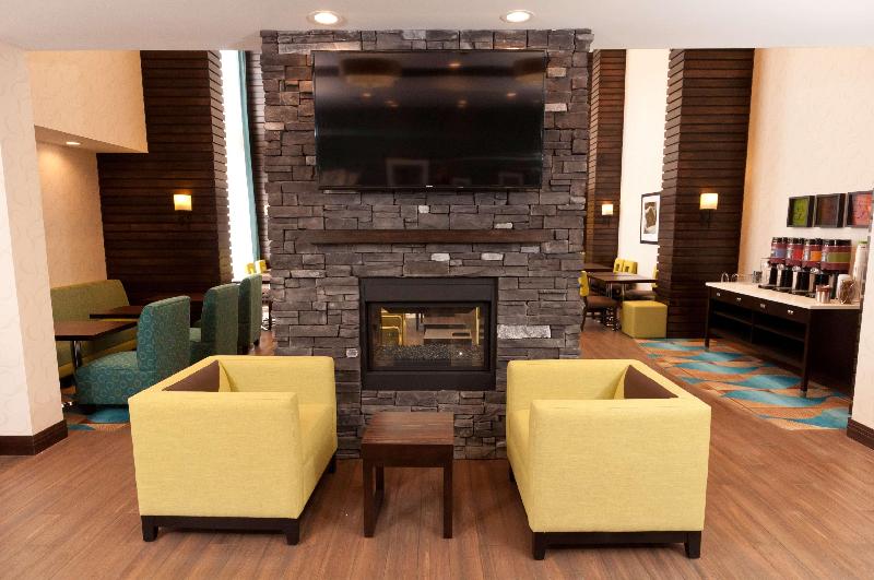 هتل Hampton Inn & Suites By Hilton Regina East Gate