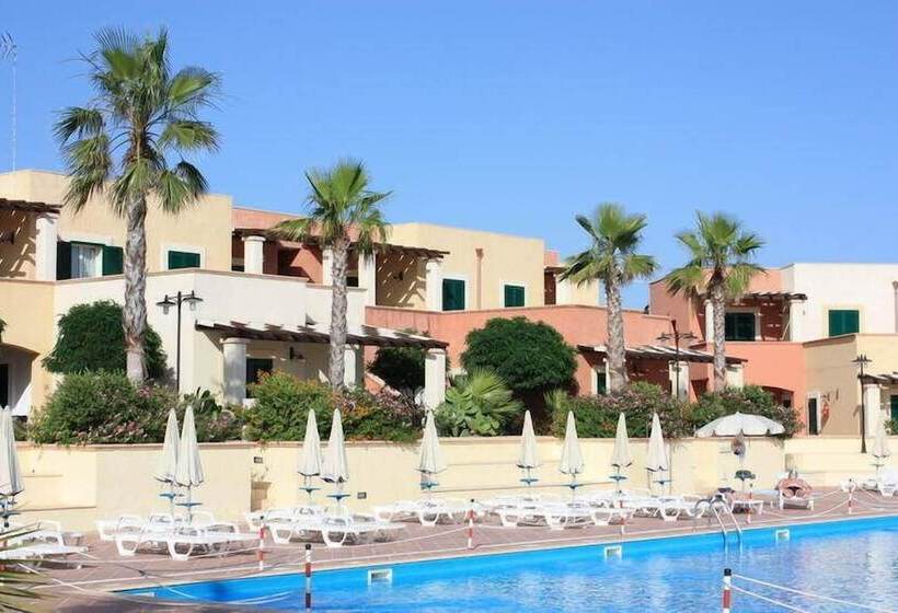 Отель Villaggio Resort Arco Del Saracino