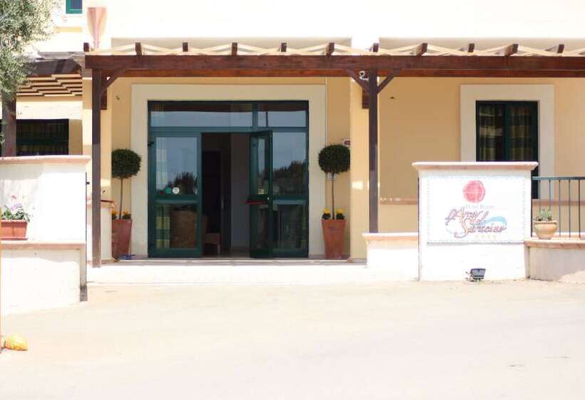 ホテル Villaggio Resort Arco Del Saracino