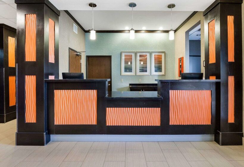 בית מלון כפרי Hallmarc Studios