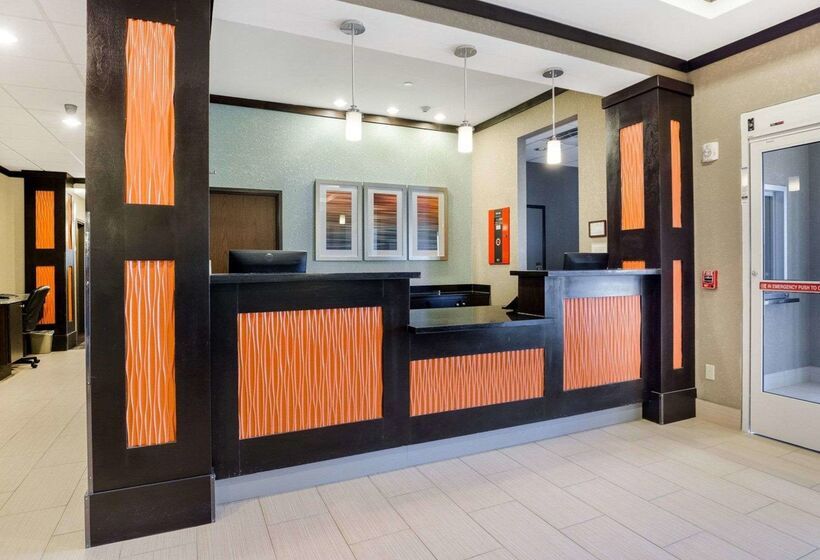 בית מלון כפרי Hallmarc Studios