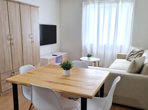 Lovely 2  Br Condo