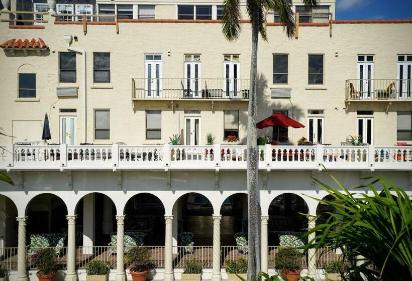 Palm Beach Historic Hotel With Juliette Balconies! Valet Parking Included!