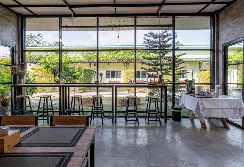 استراحتگاه บ้านสวนวารินทร์ รีสอร์ท