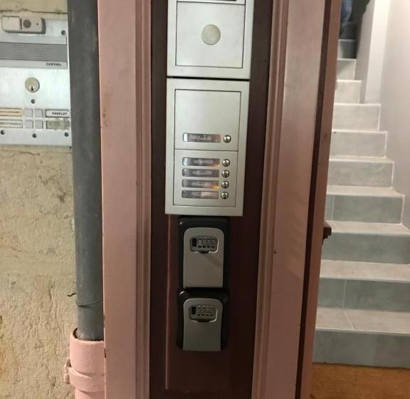 تختخواب و صبحانه Chambre Carnot