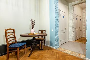 Blue Bird Hostel In Riga Old Town