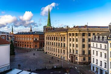 Blue Bird Hostel In Riga Old Town