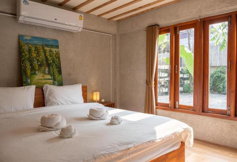 Отель Banmai87 Guest House บ้านไม้87 เกสต์เฮ้าส์