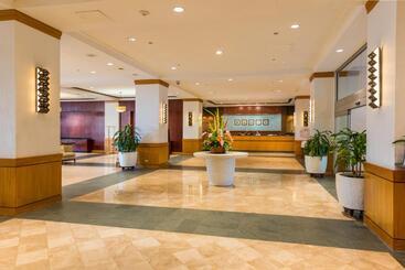 @ Marbella Lane Executive Suite, Steps To Beach
