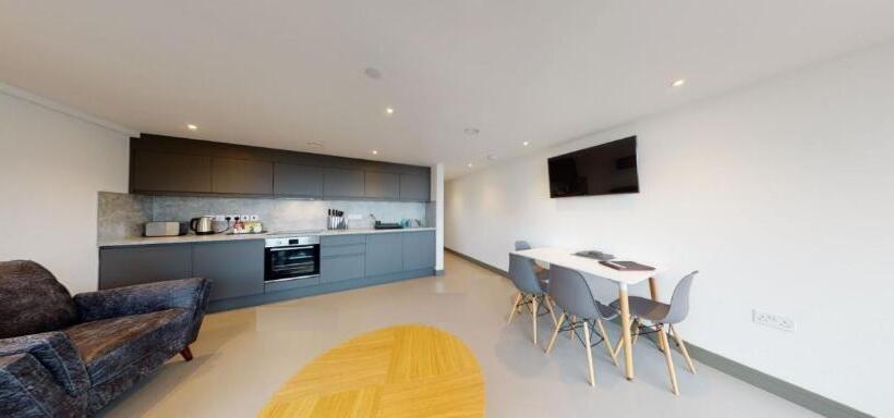 2 The View Apartments Ilfracombe   Seafront, Parking, Lift, Ev